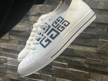 Load image into Gallery viewer, Women&#39;s Low Top Sneakers